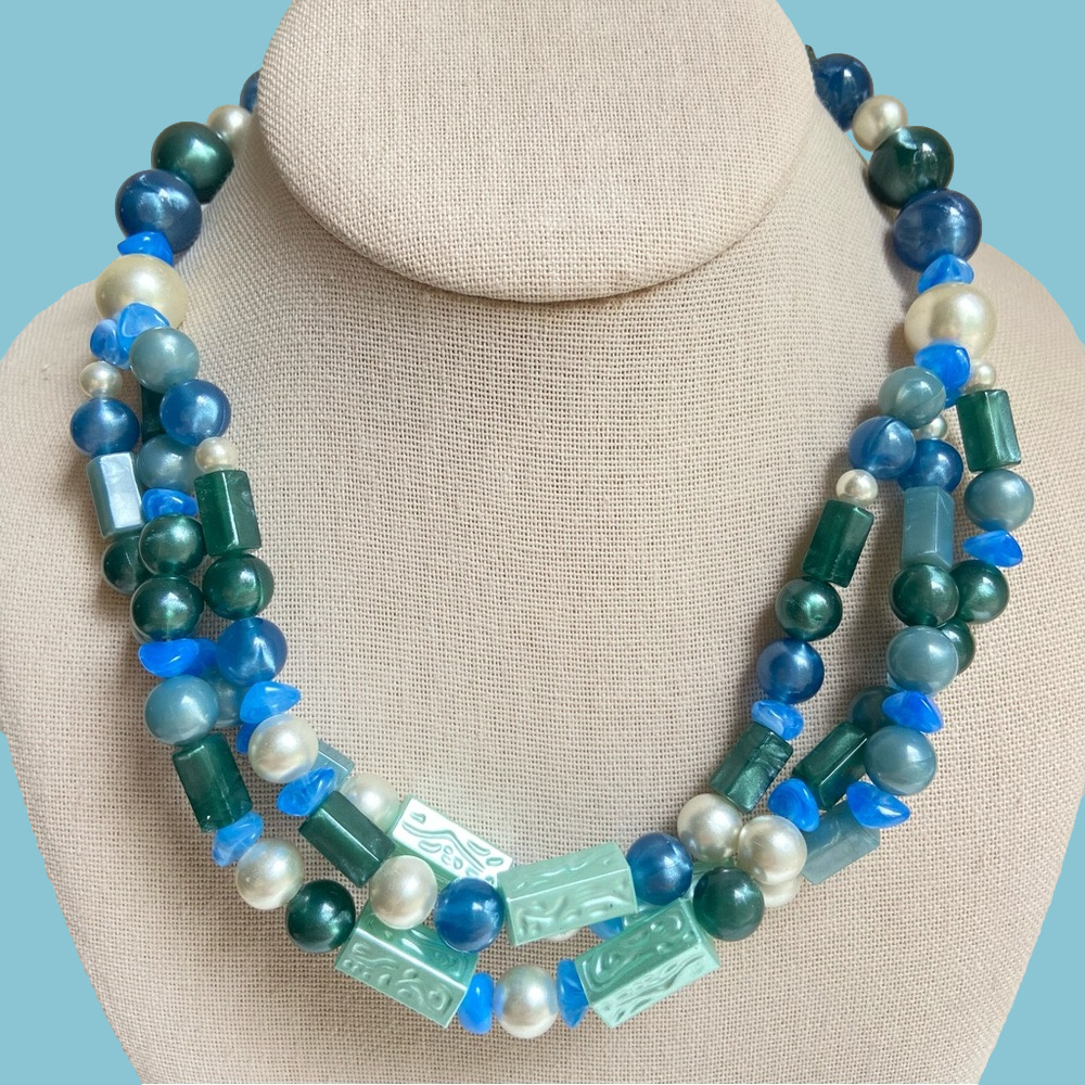 Avon necklace with pearlescent acrylic aqua teal beads and faux pearls VINTAGE
